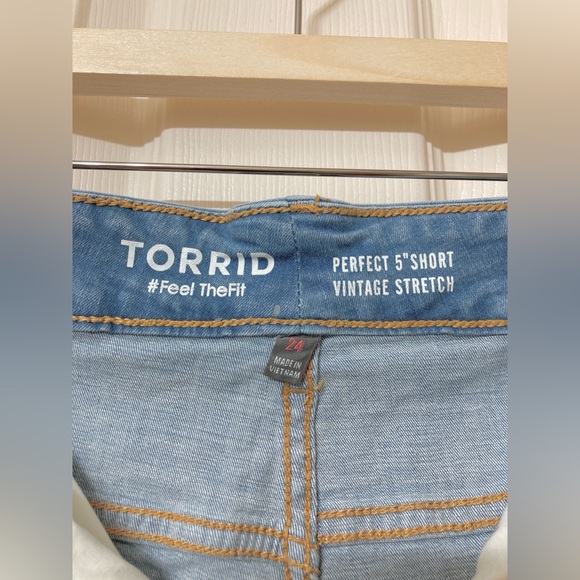 Torrid Light Wash Denim Vintage Stretch Perfect 5" Jean Shorts 24 Jorts Summer - Picture 2 of 10
